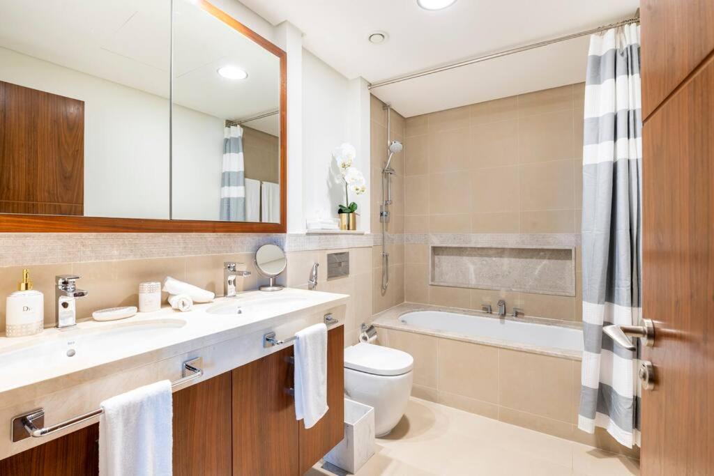 Ferienwohnung Larbi Breathtaking Burj And Fountain View Luxurious 2 Bed Dubai Exterior foto